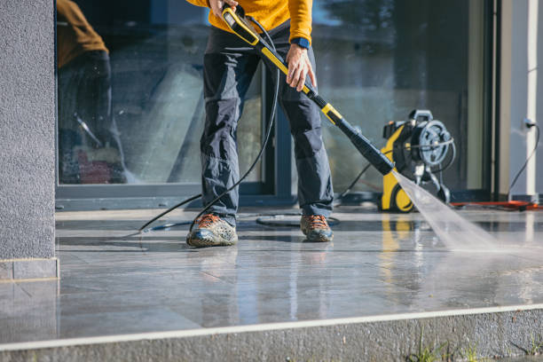 Professional Pressure Washing in Country Clu, CA